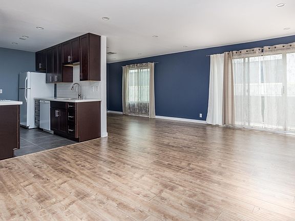 4th image of 2121 Beloit Ave APT 305