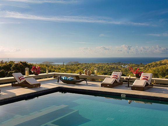 MAIN POOL DECK