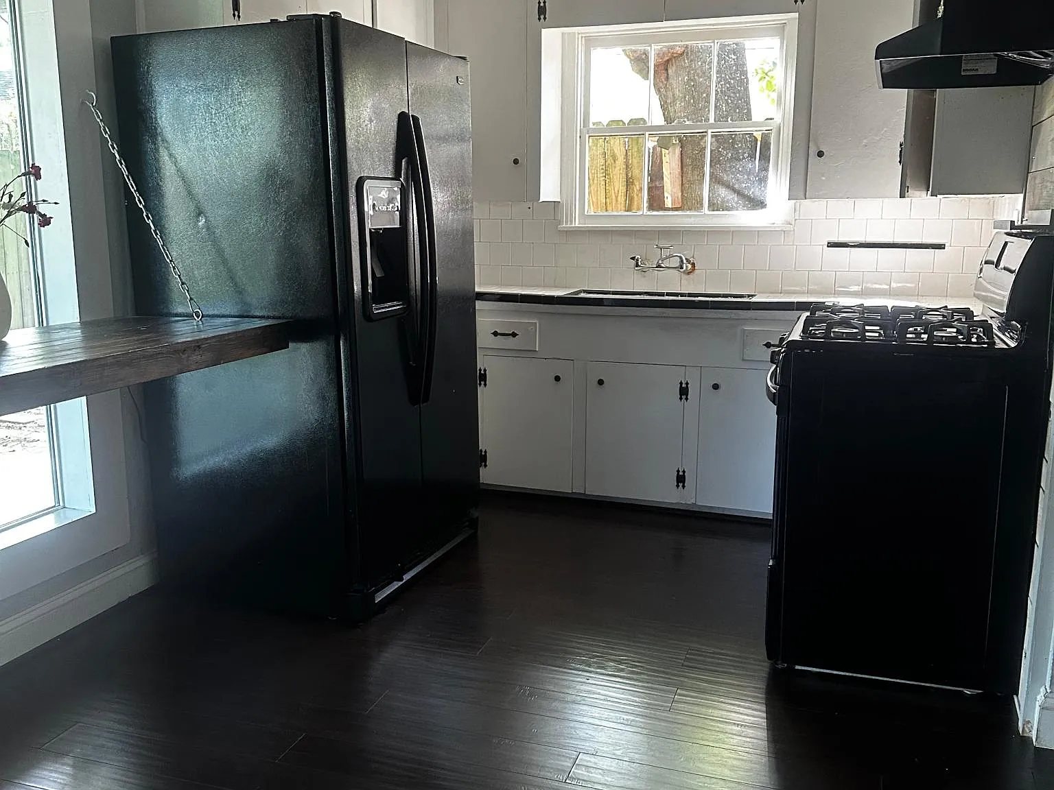 3 bed, 1200 sqft, $1,800 — Photo 2