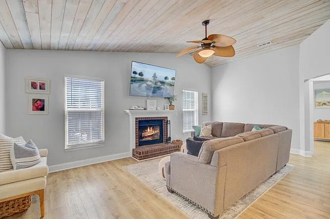 2076 Presidio Dr — Photo 27