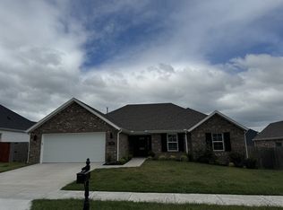 2721 S Apricot Rd, Fayetteville, AR 72701