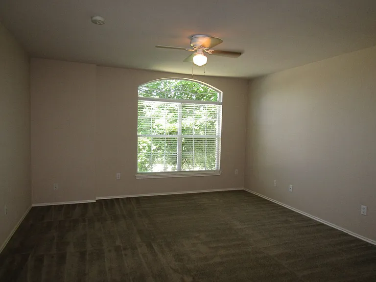 593 Cullen Blvd — Photo 12