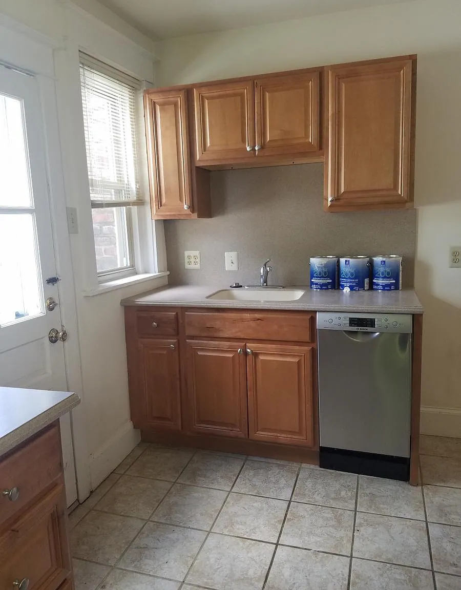 2 bed, 900 sqft, $1,900 — Photo 2