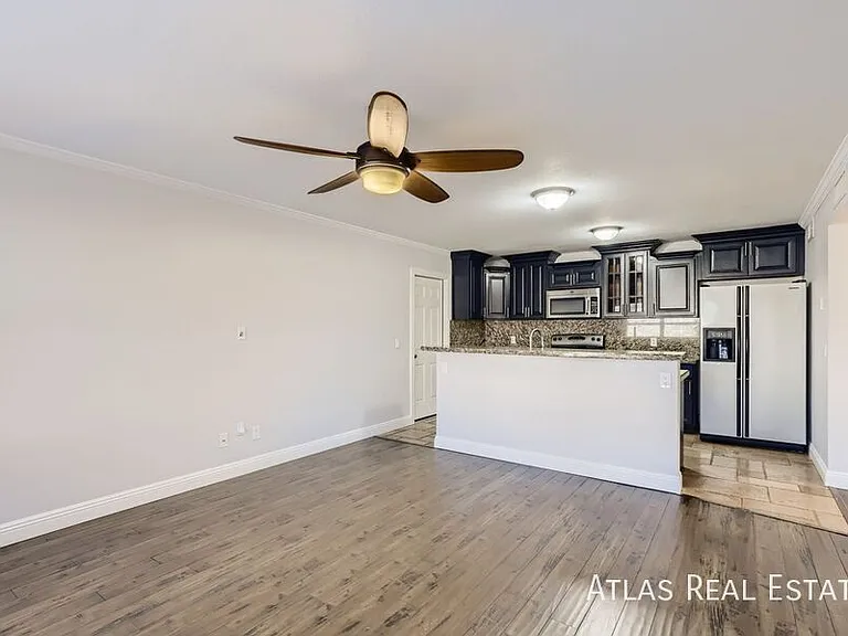 8834 W Willowbrook Dr — Photo 4