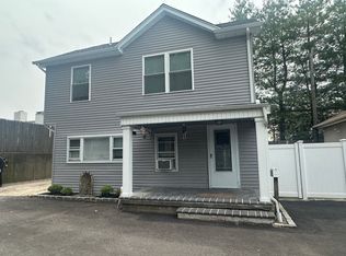 8 1/2 Valentine Ave, Glen Cove, NY 11542