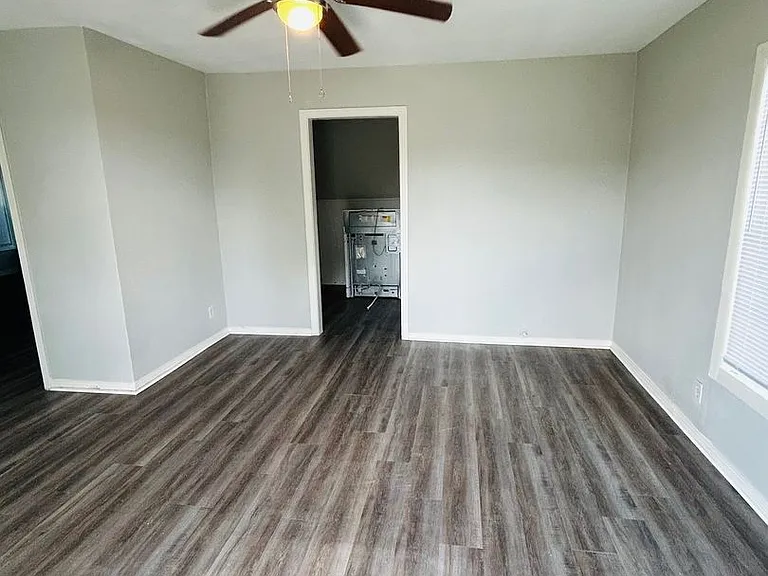 4623 Memorial Dr — Photo 3