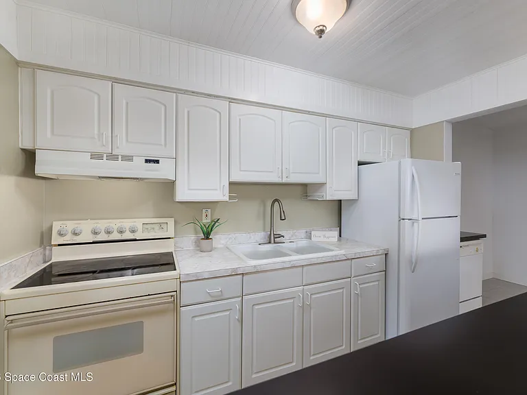 1273 Jimmy Buffett Memorial Hwy #304 — Photo 7