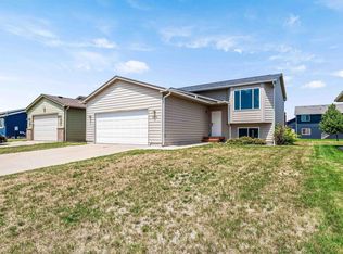 3924 W 92nd St, Sioux Falls, SD 57108