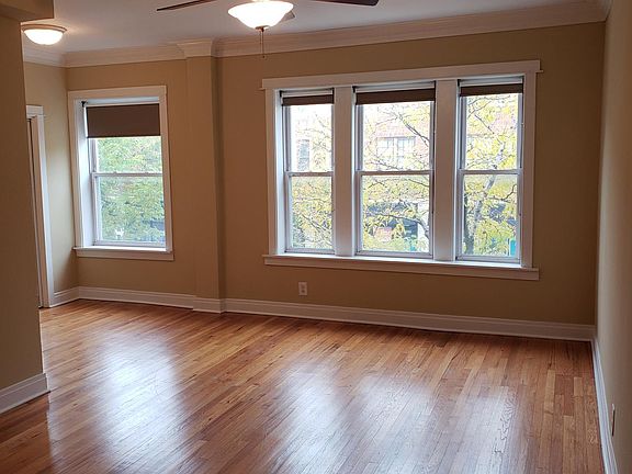 5th image of 1921 W Montrose Ave APT 2