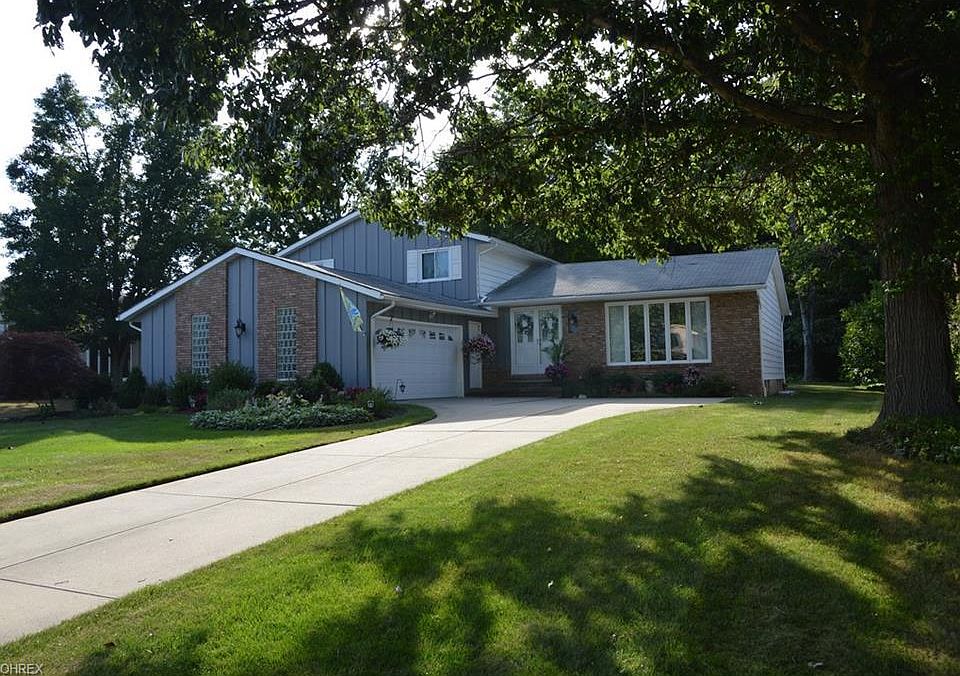 1st image of 32923 Cromwell Dr