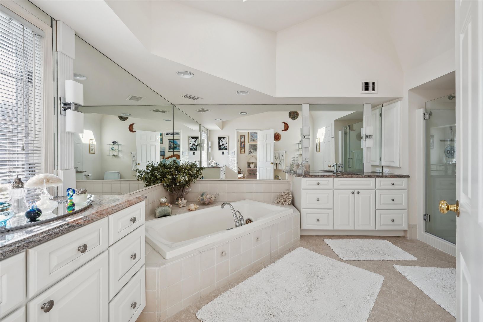  Large Primary Bath