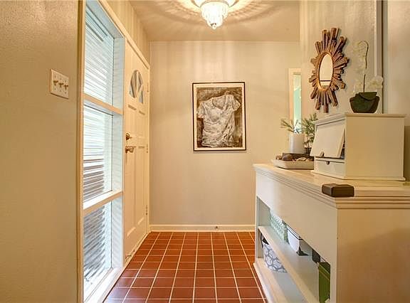 3rd image of 1518 Southwood Blvd