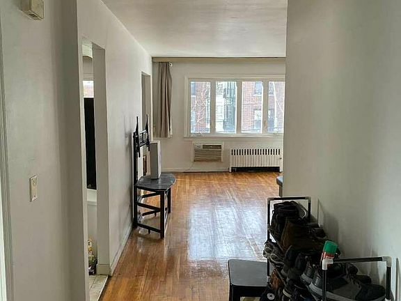 3rd image of 3215 46th St #3