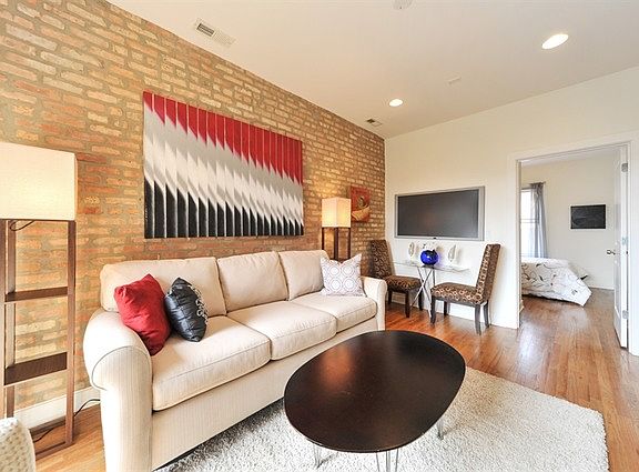 3rd image of 2537 N Sawyer Ave #2B