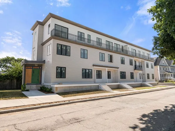 50 Jackson St #104, Newton Center, MA 02459