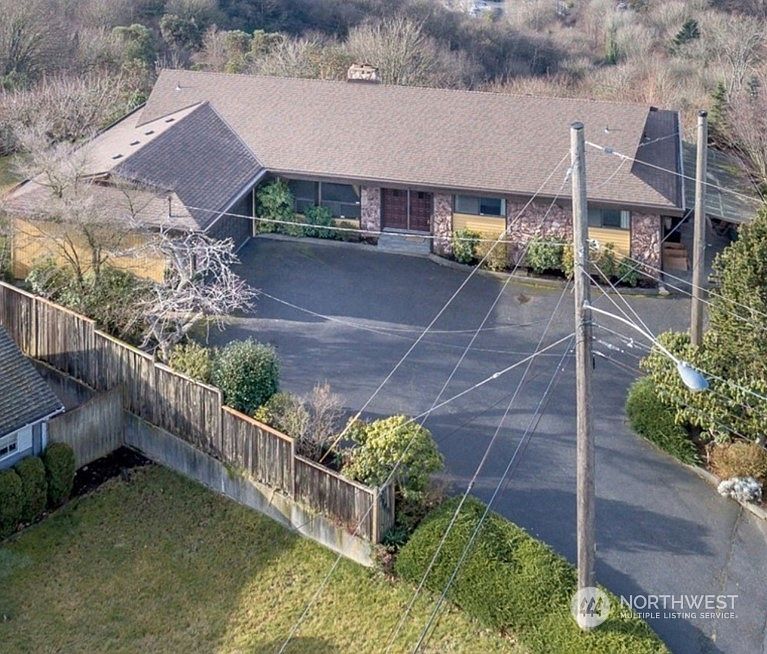 2nd image of 2902 49th Avenue NE