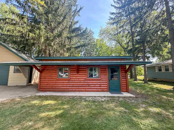 N5164 Forest Glen Beach Rd, Ripon, WI 54971