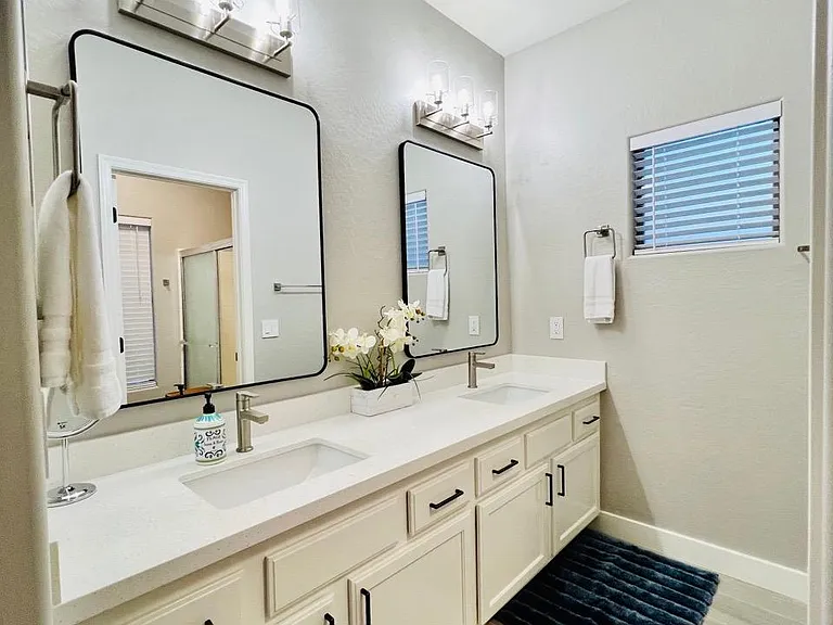 492 E Rainbow Dr — Photo 31