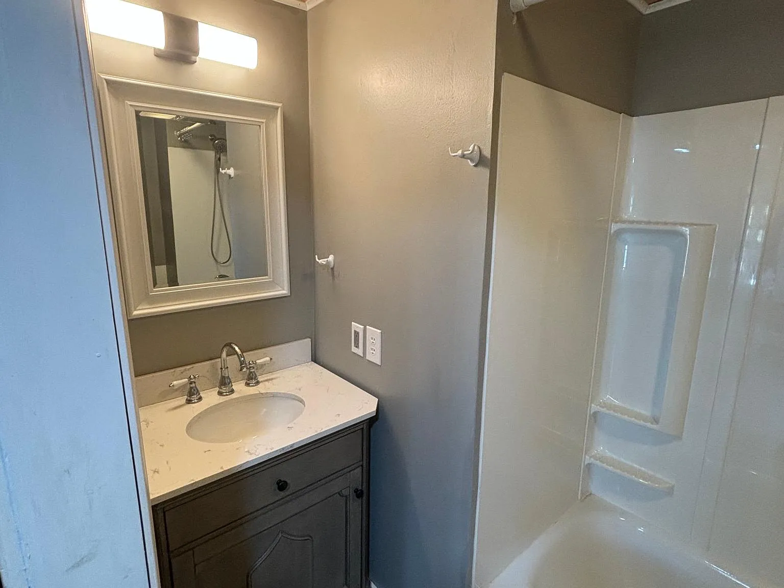 1 bed, 900 sqft, $1,000 — Photo 4