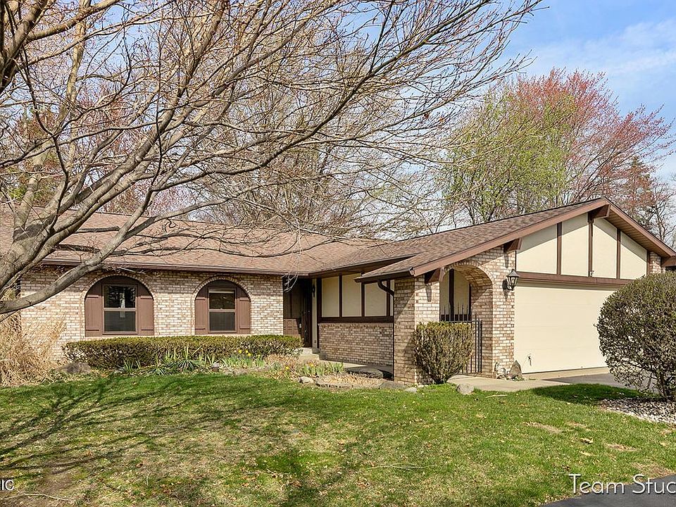 Front yard with round about driveway, shade and underground sprinkling