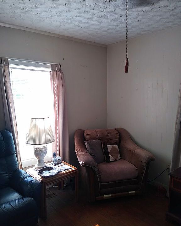 1st image of 412 N 6th St
