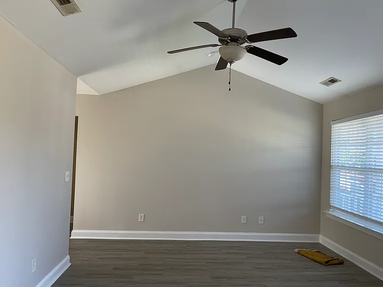 102 Dundee Pl — Photo 5