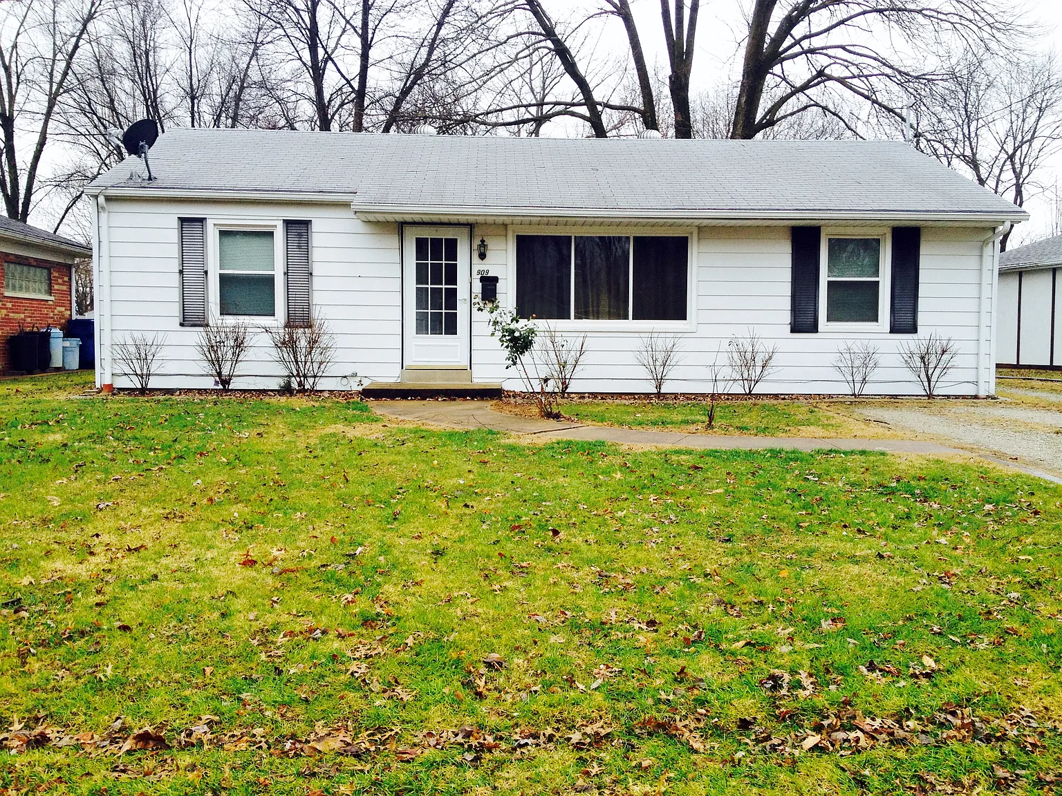 909 Terrace Dr photo 1