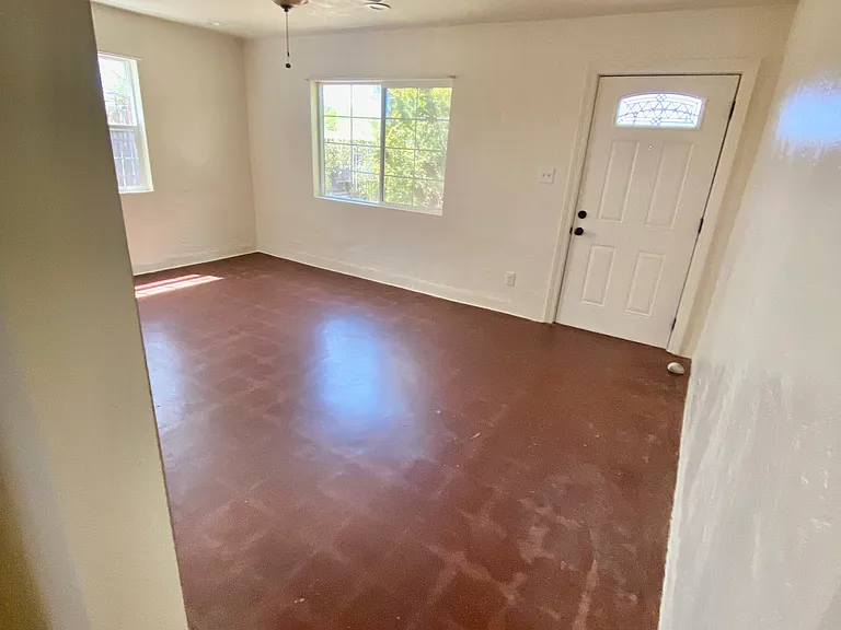 131 W Glenn St #2 — Photo 4
