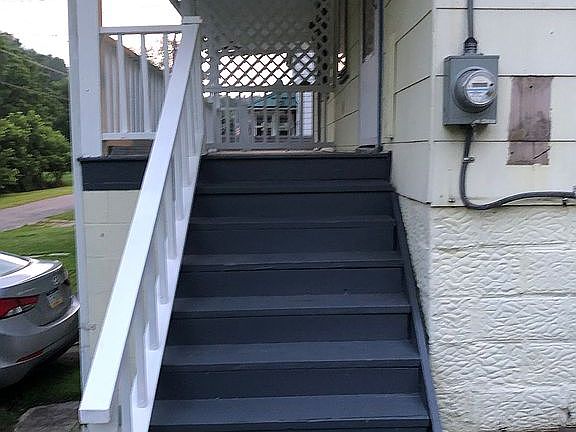 3rd image of 133-135 2nd St