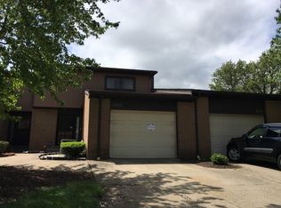 890 Wicket Dr, Akron, OH