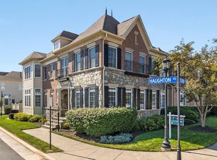 24902 Earlsford Dr, Chantilly, VA 20152