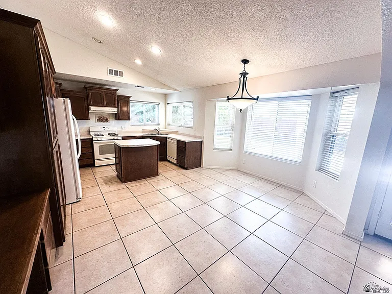 3555 W 15th Ln — Photo 9