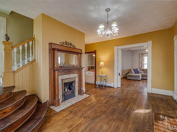 5th image of 411 Center St