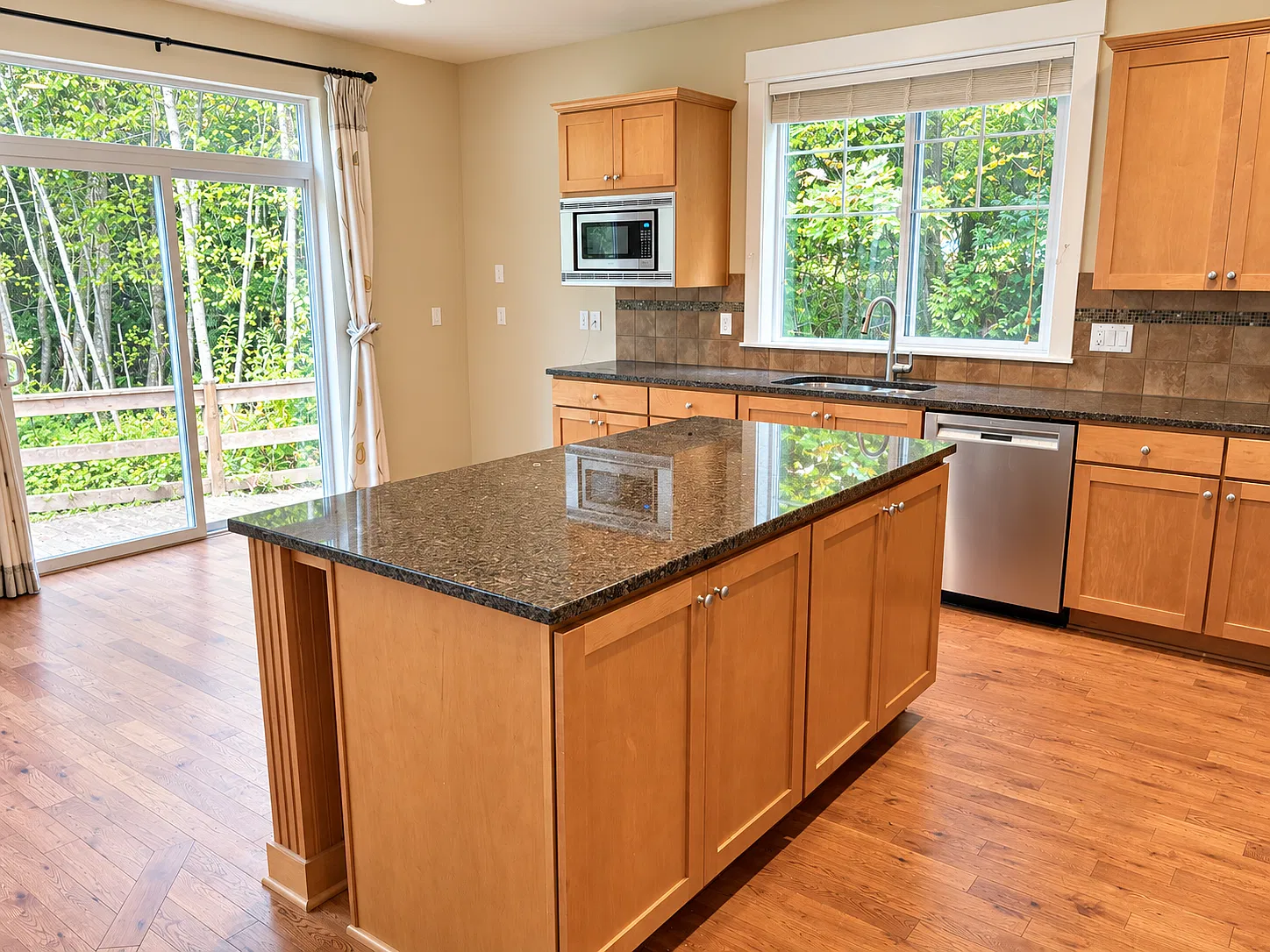 4 bed, 2.5 bath, 3100 sqft, $4,795 — Photo 2
