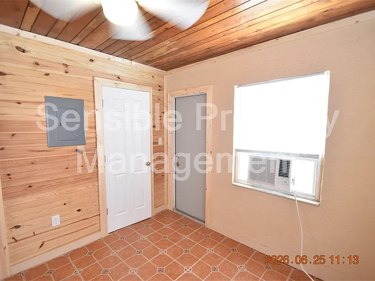 146 Coral Ave #C — Photo 16