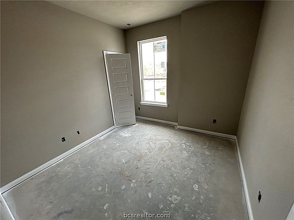 5th image of 2209 Suzy Ct