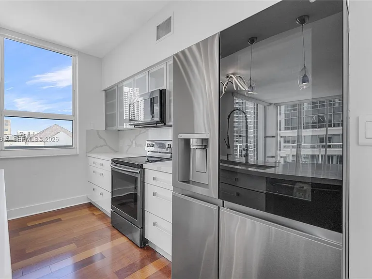 1155 Brickell Bay Dr #Penthouse 102 — Photo 9