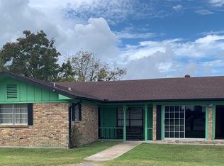 6425 39th St, Groves, TX 77619