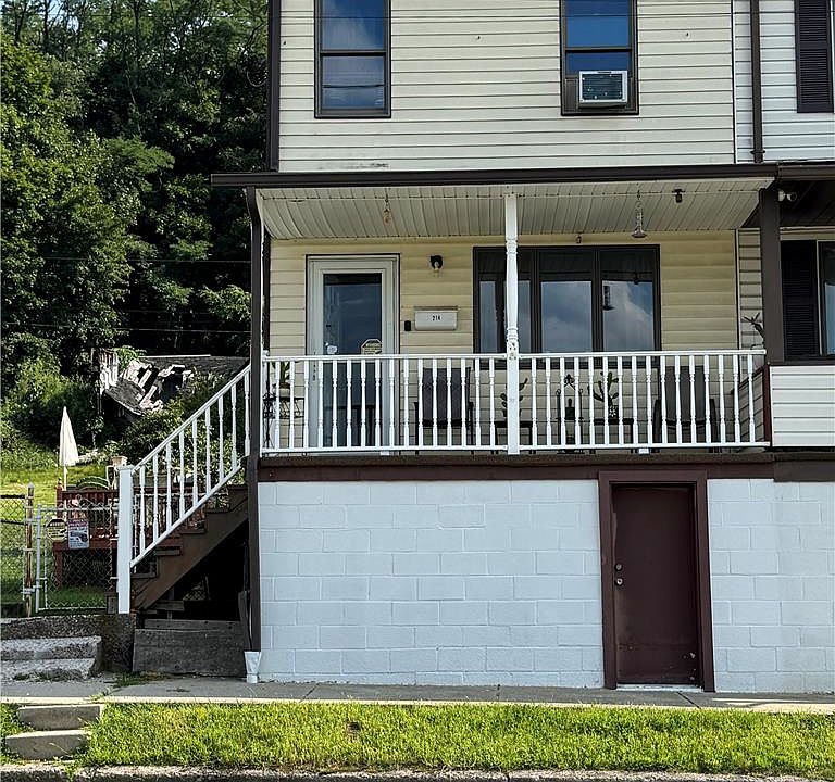 1st image of 214 E Abbott St