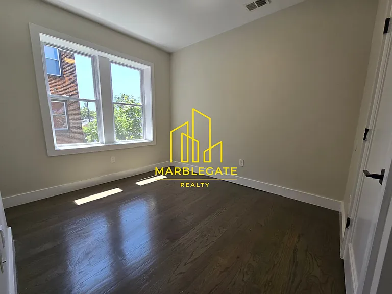 535 Hawthorne Ave #2033 — Photo 3