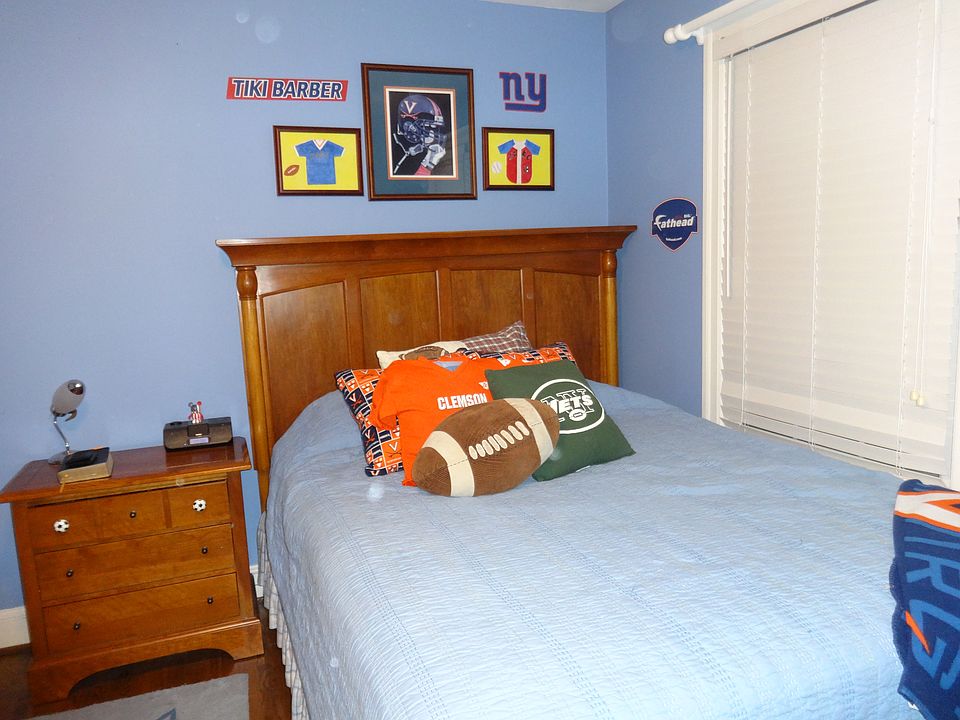 1st image of 158 Acorn Ln
