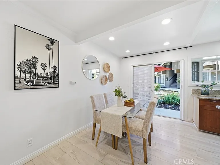 185 Streamwood — Photo 4