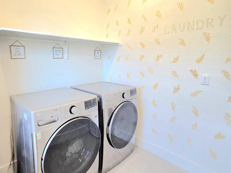2055 Daimler St — Photo 15