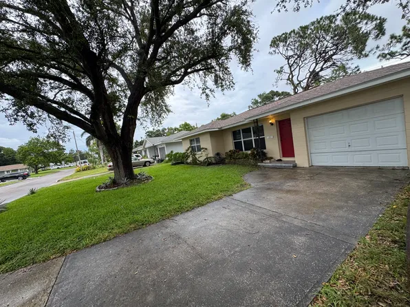 1711 30th St W, Bradenton, FL 34205