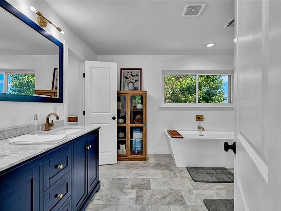 4th image of 4813 Morris Ln