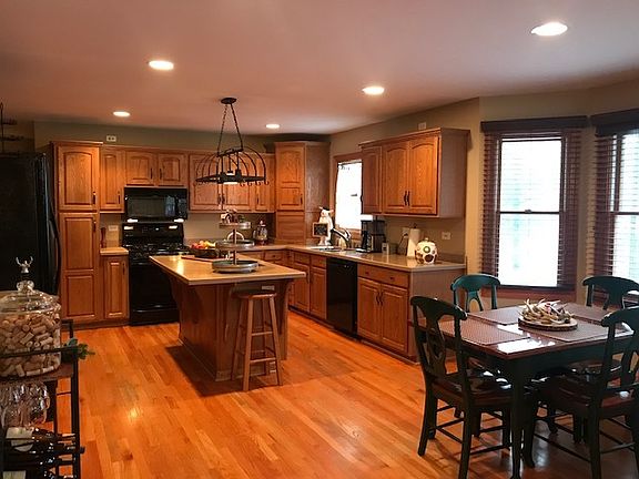 4th image of 1005 Lincoln Dr