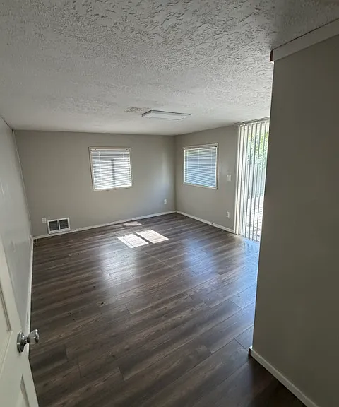 4758 N Syracuse St — Photo 5