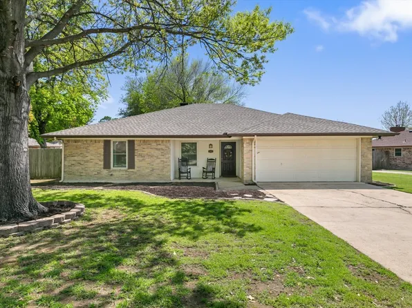 1002 Birchwood Ln, Mansfield, TX 76063