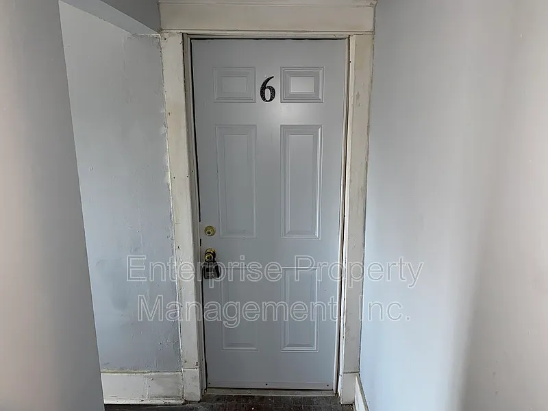 1 bed, 1.0 bath, 800 sqft, $595 — Photo 2