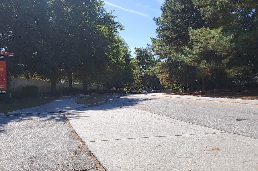 2nd image of 5022 Longview Walk
